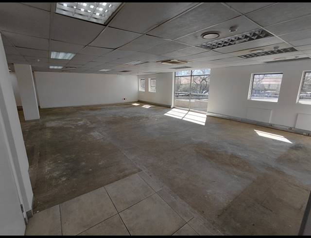 1,011M² OFFICE TO LET IN HALFWAY GARDENS